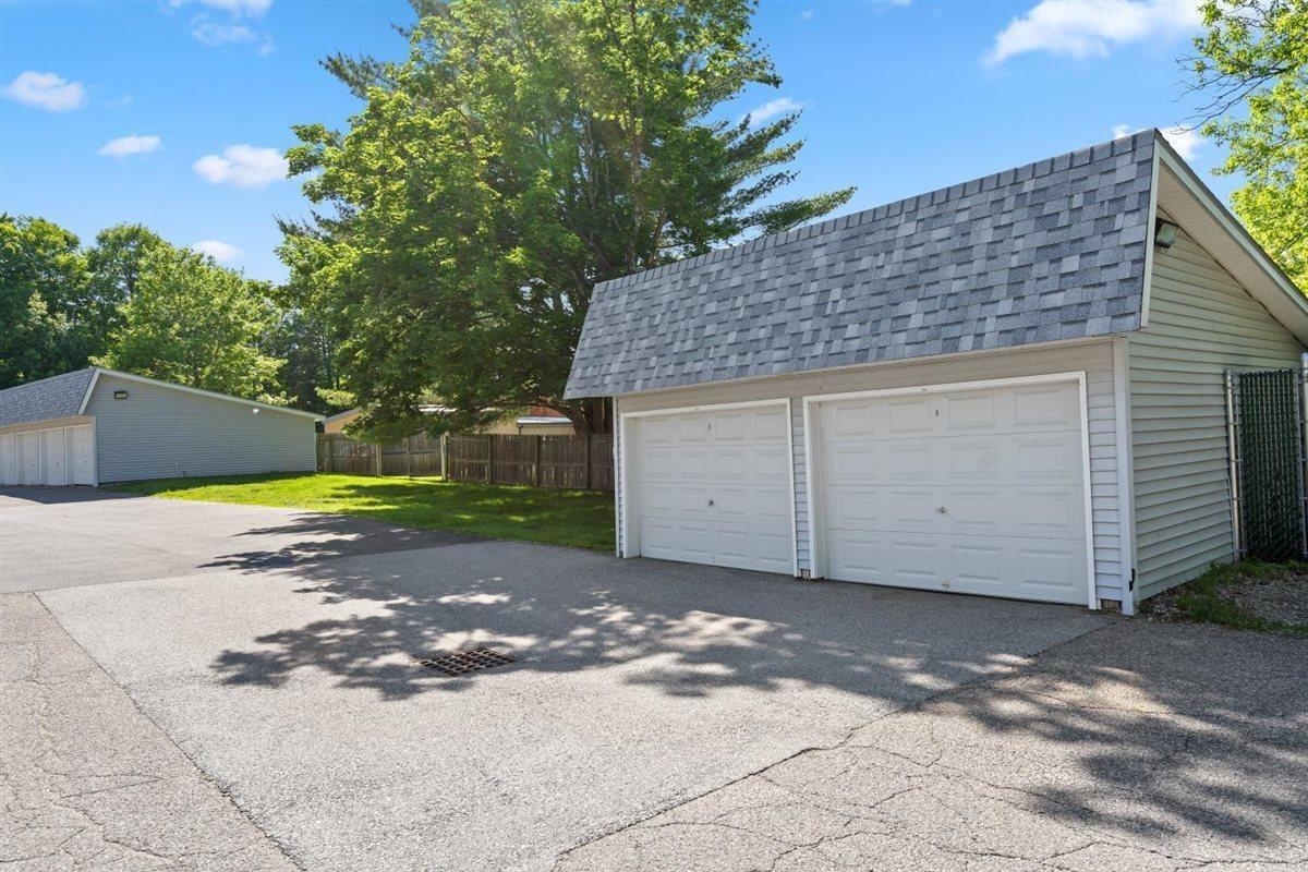 111 Sherwood Square photo 23