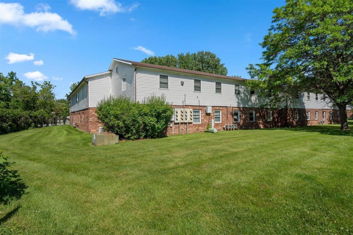 111 Sherwood Square photo 24