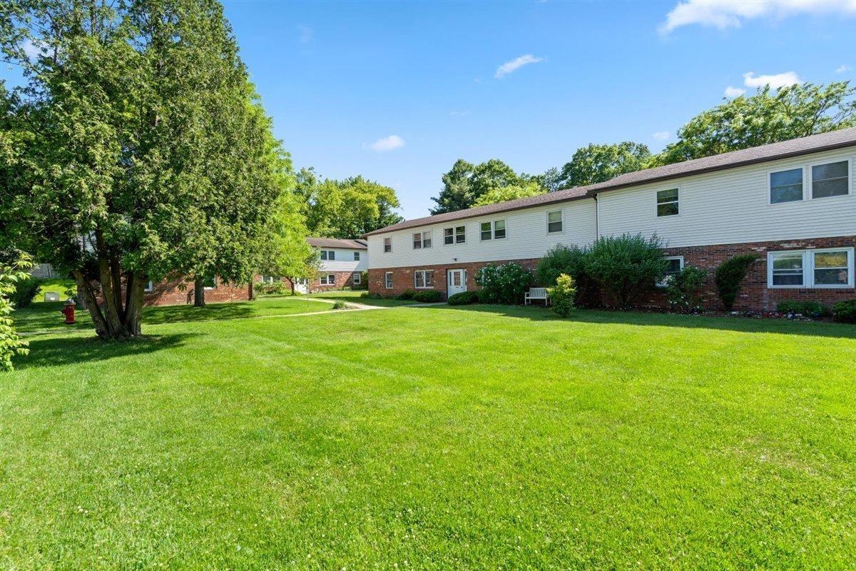 111 Sherwood Square photo 28