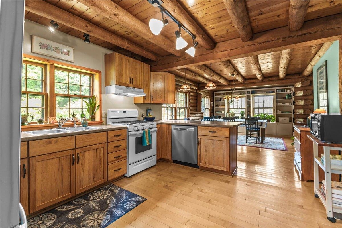 485 Barry Road photo 30
