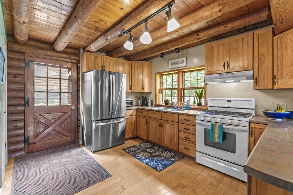 485 Barry Road photo 32