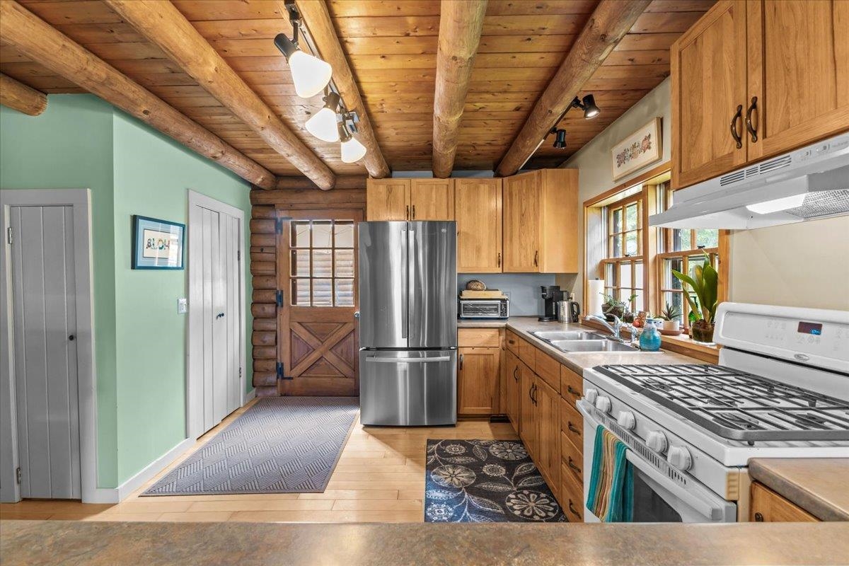 485 Barry Road photo 33