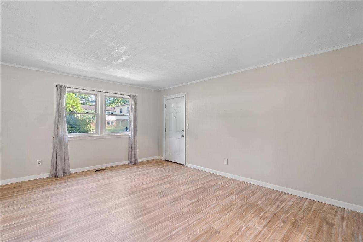 111 Sherwood Square photo 9