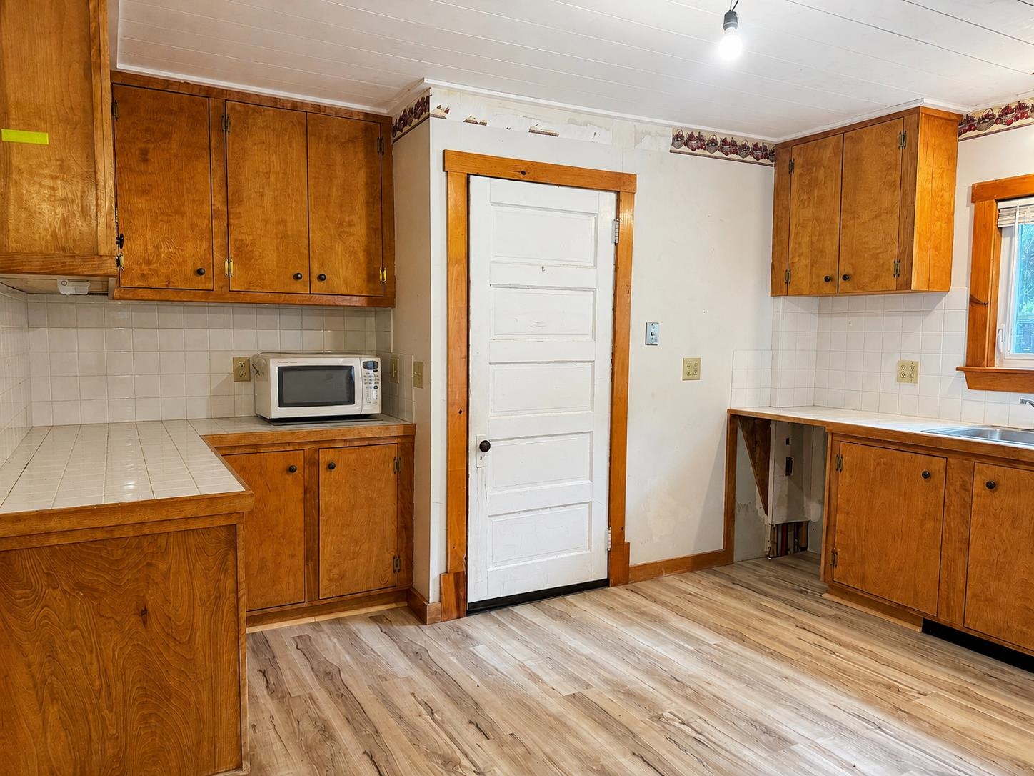 16 Commercial Avenue photo 7