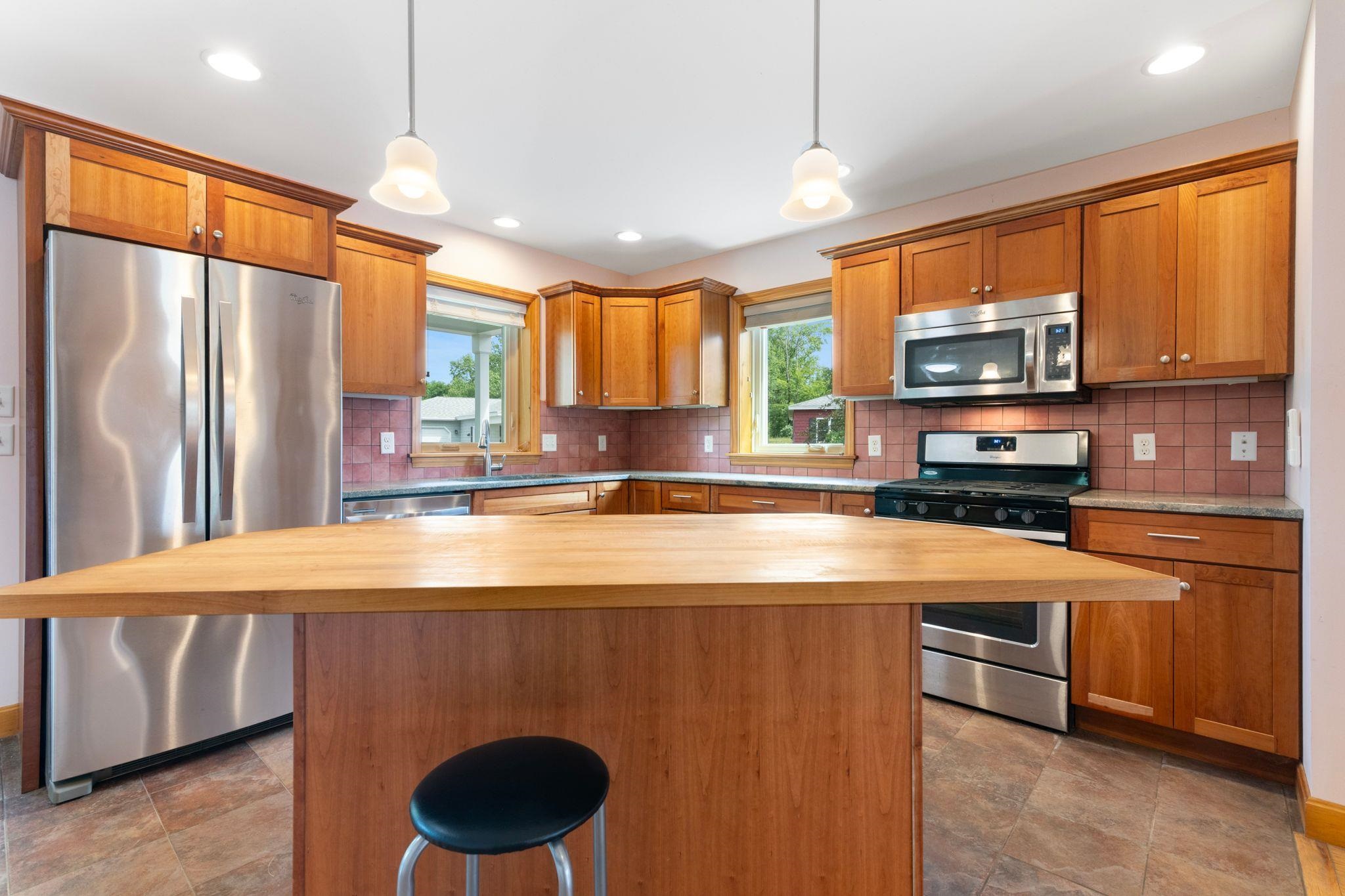 162 Buttonwood Drive photo 2