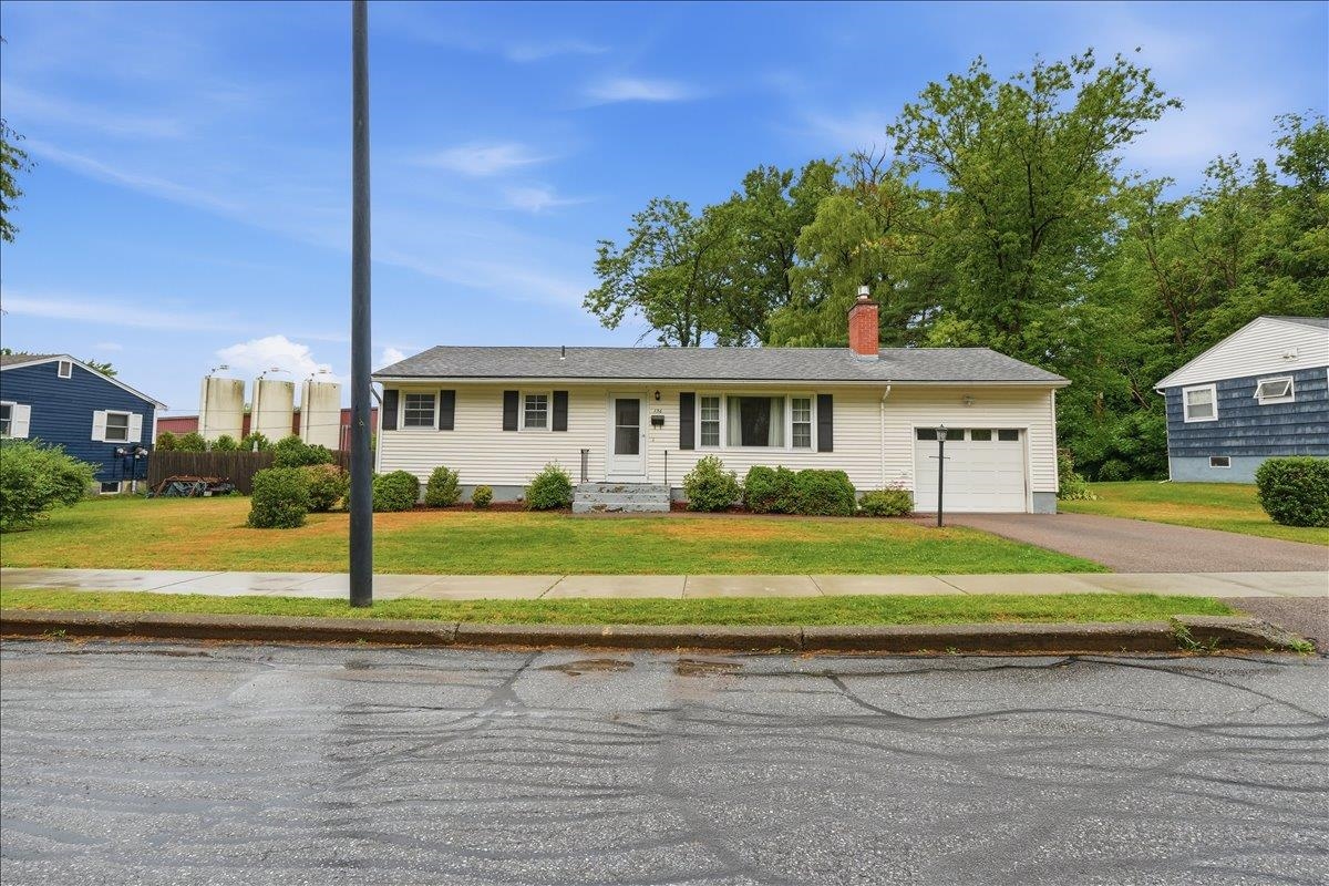 136 Cherry Lane photo 44