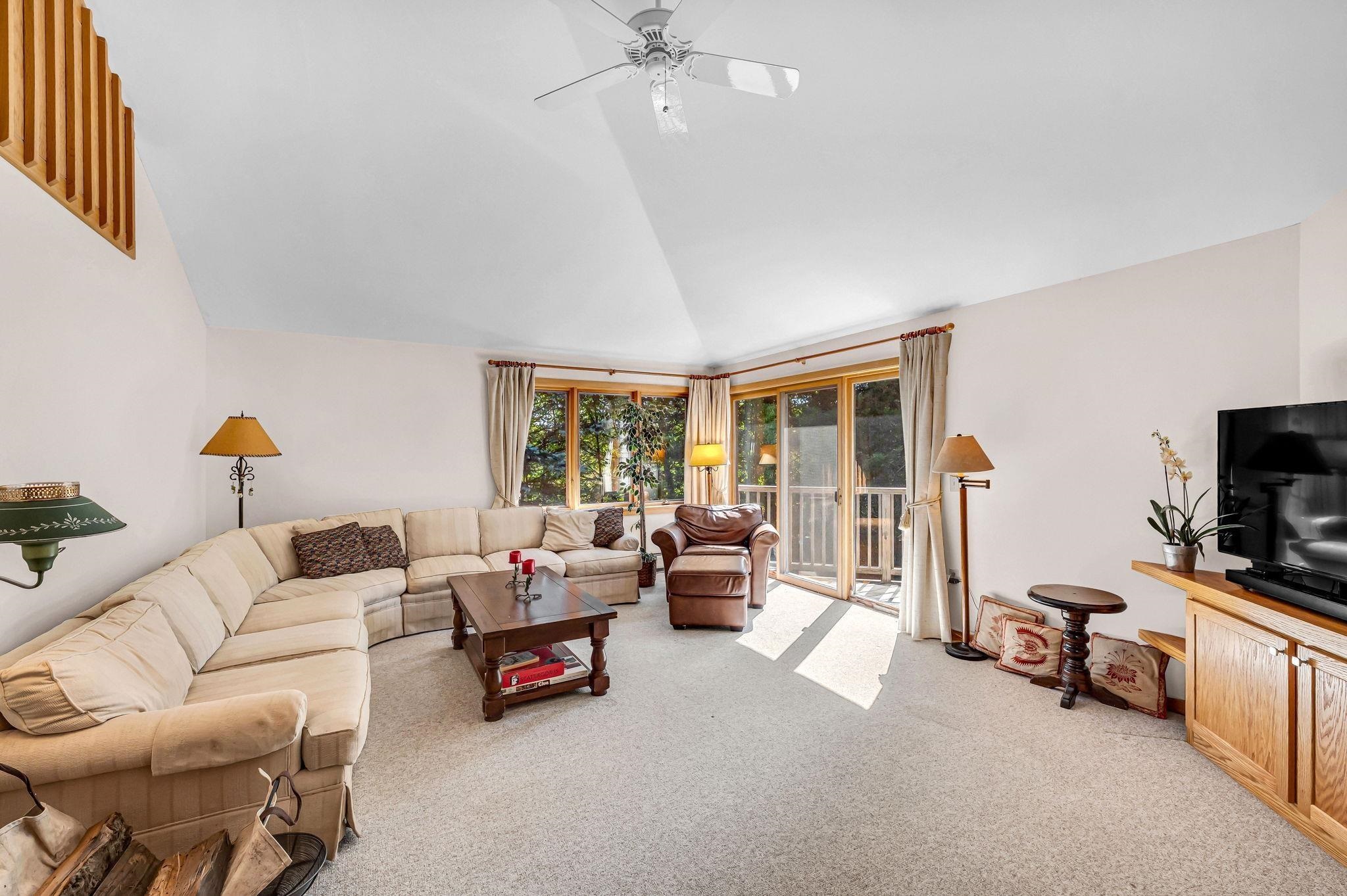 33 Carinthia Drive photo 14