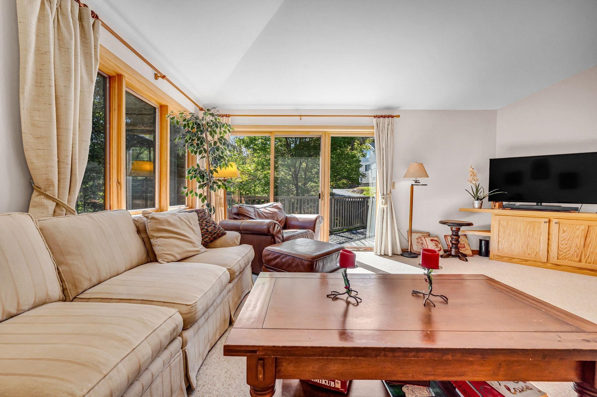 33 Carinthia Drive photo 16