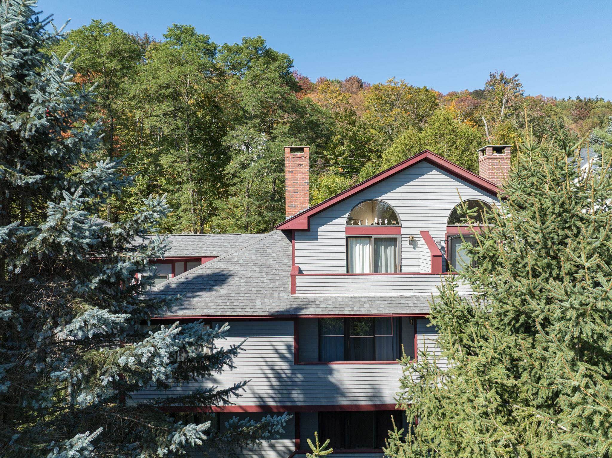 33 Carinthia Drive photo 3