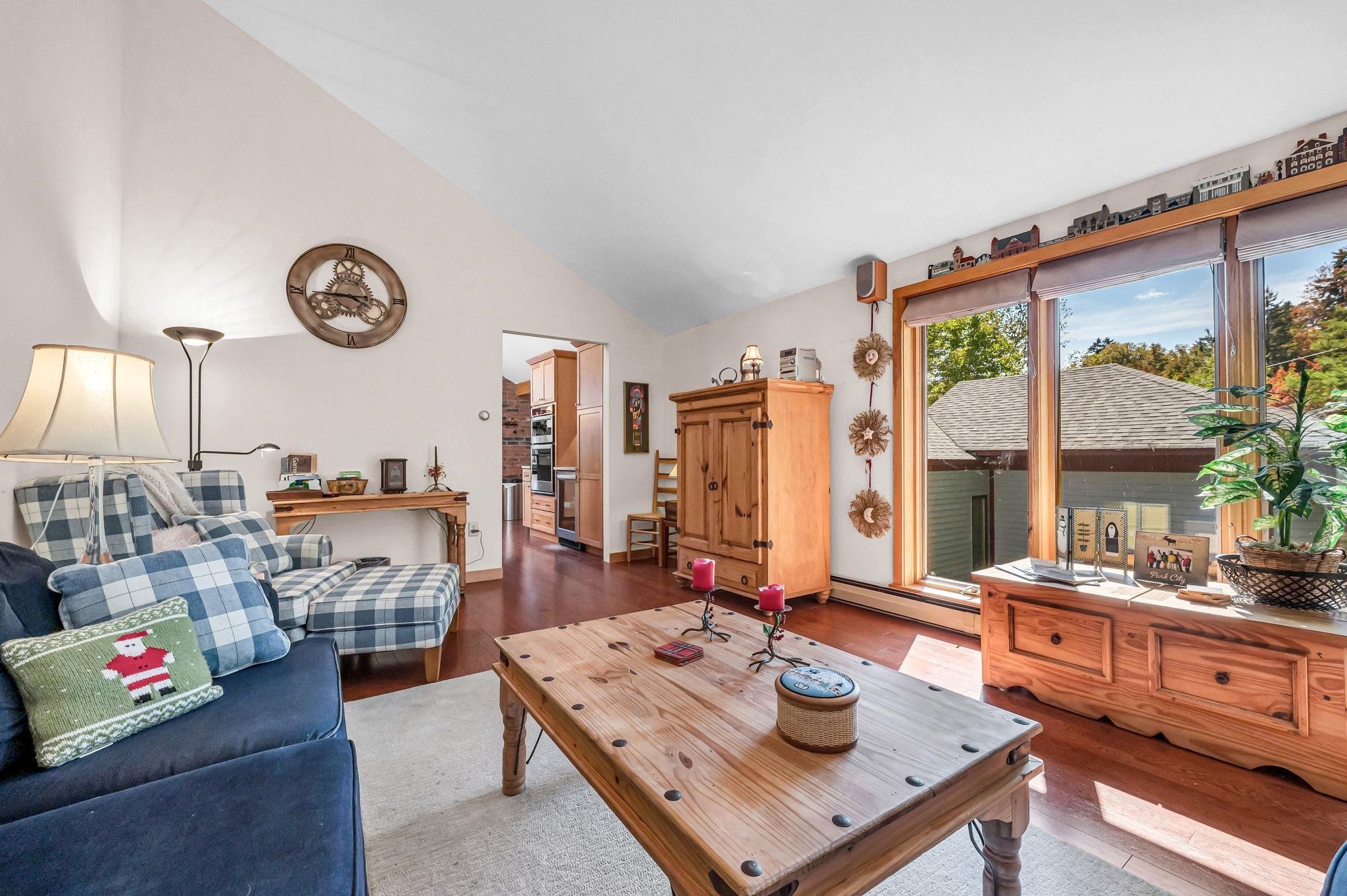 33 Carinthia Drive photo 34