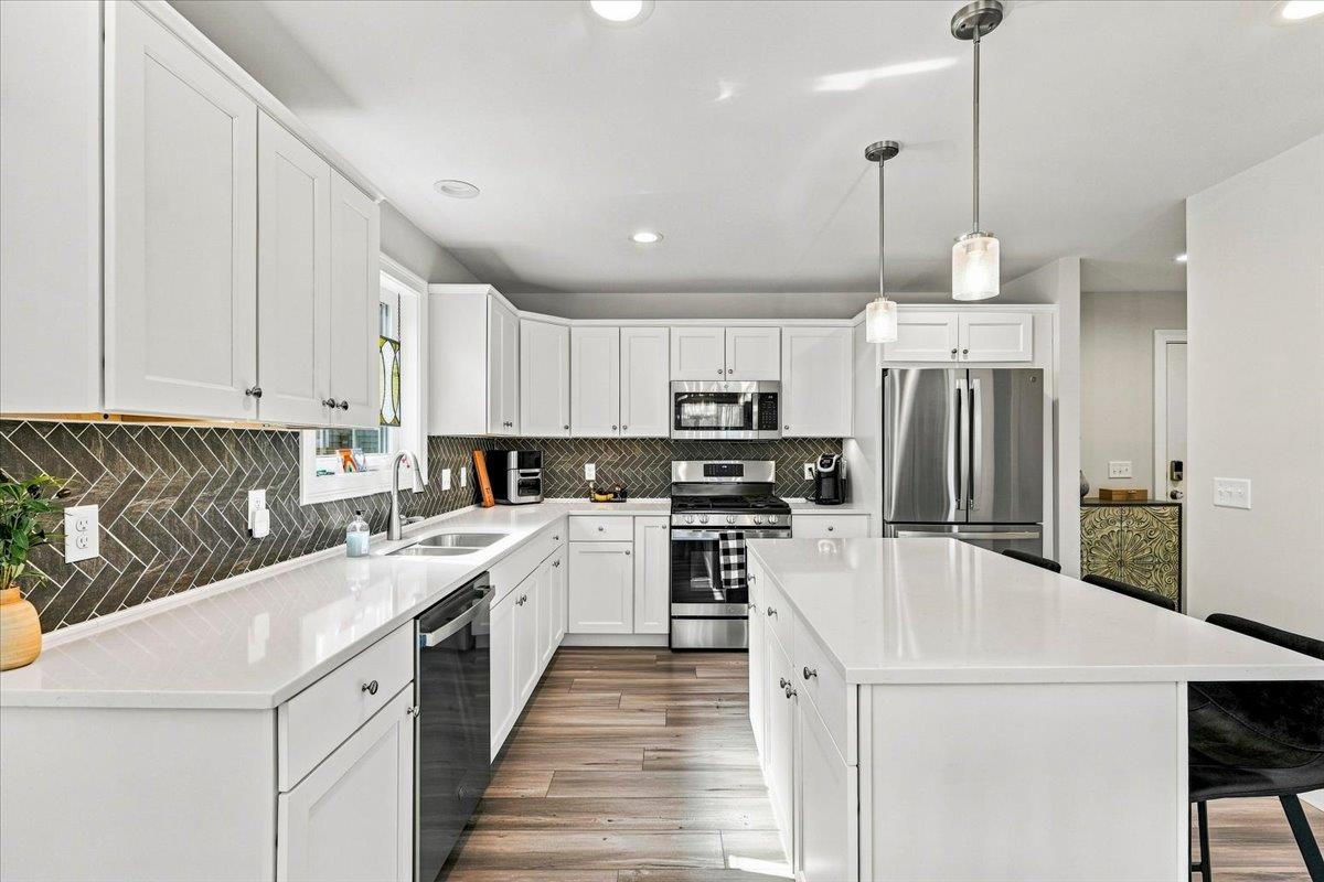 834 Harbor View Drive photo 4