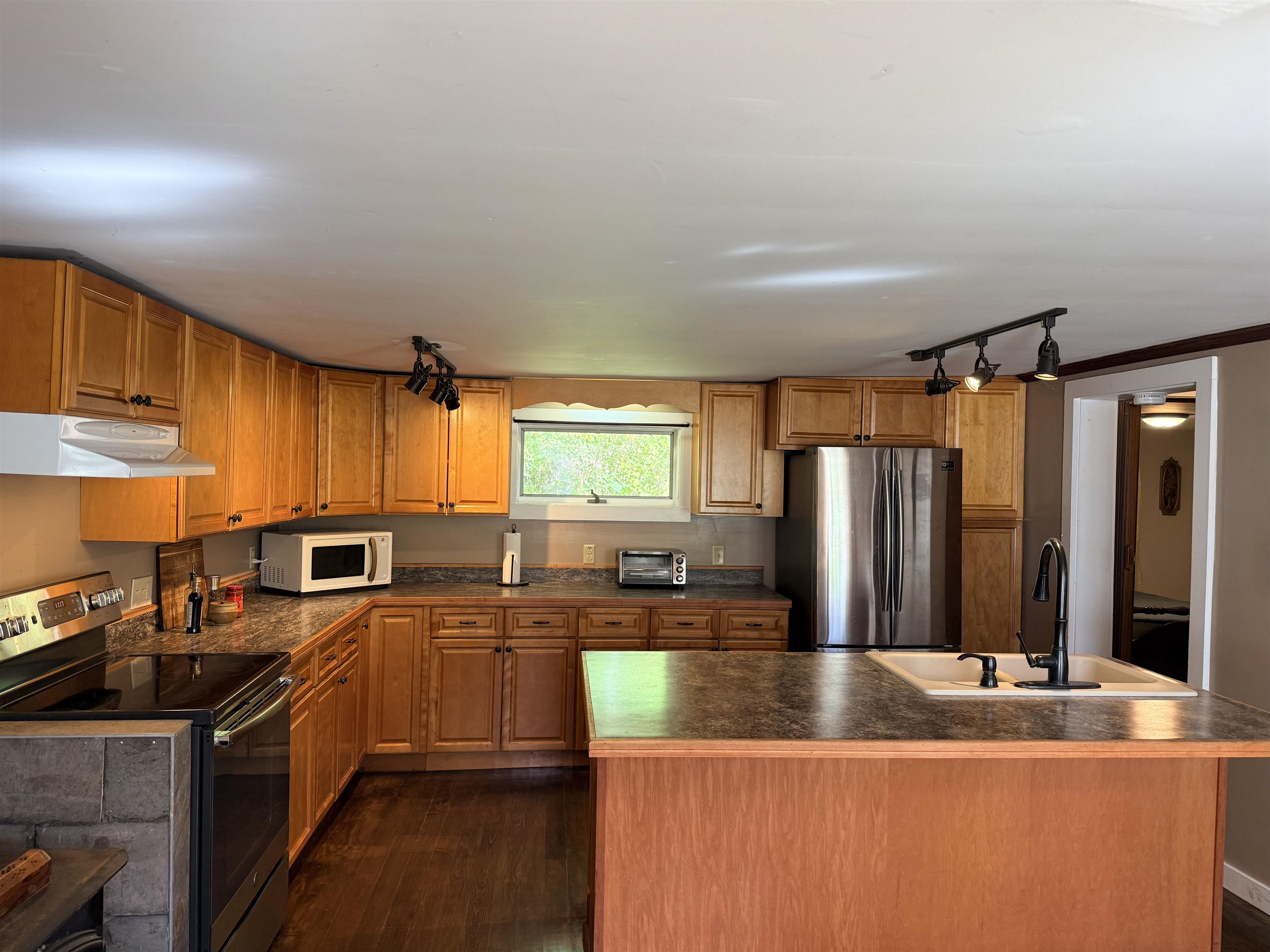 672 Huckle Hill Road photo 10