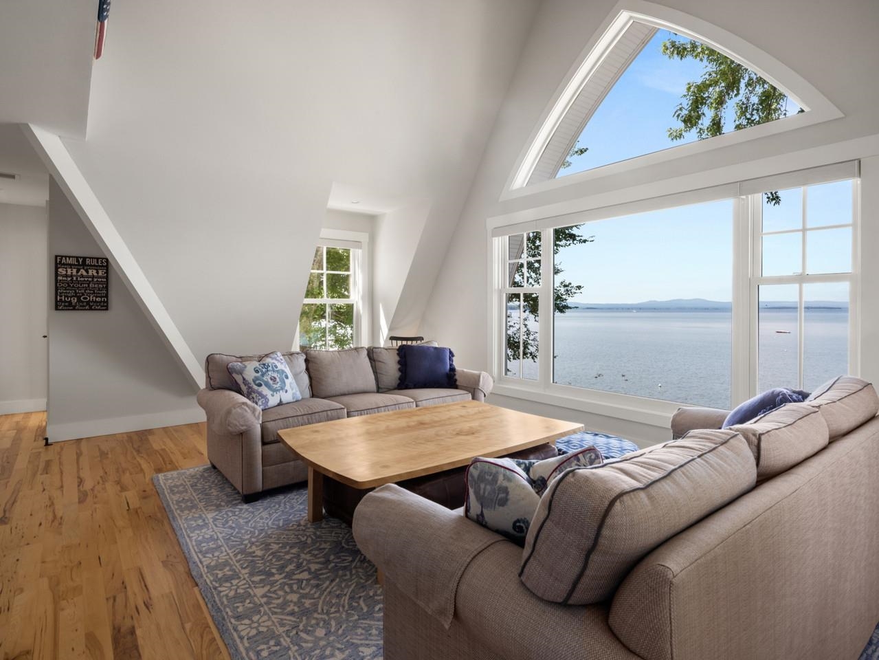 168 Beach Road photo 2