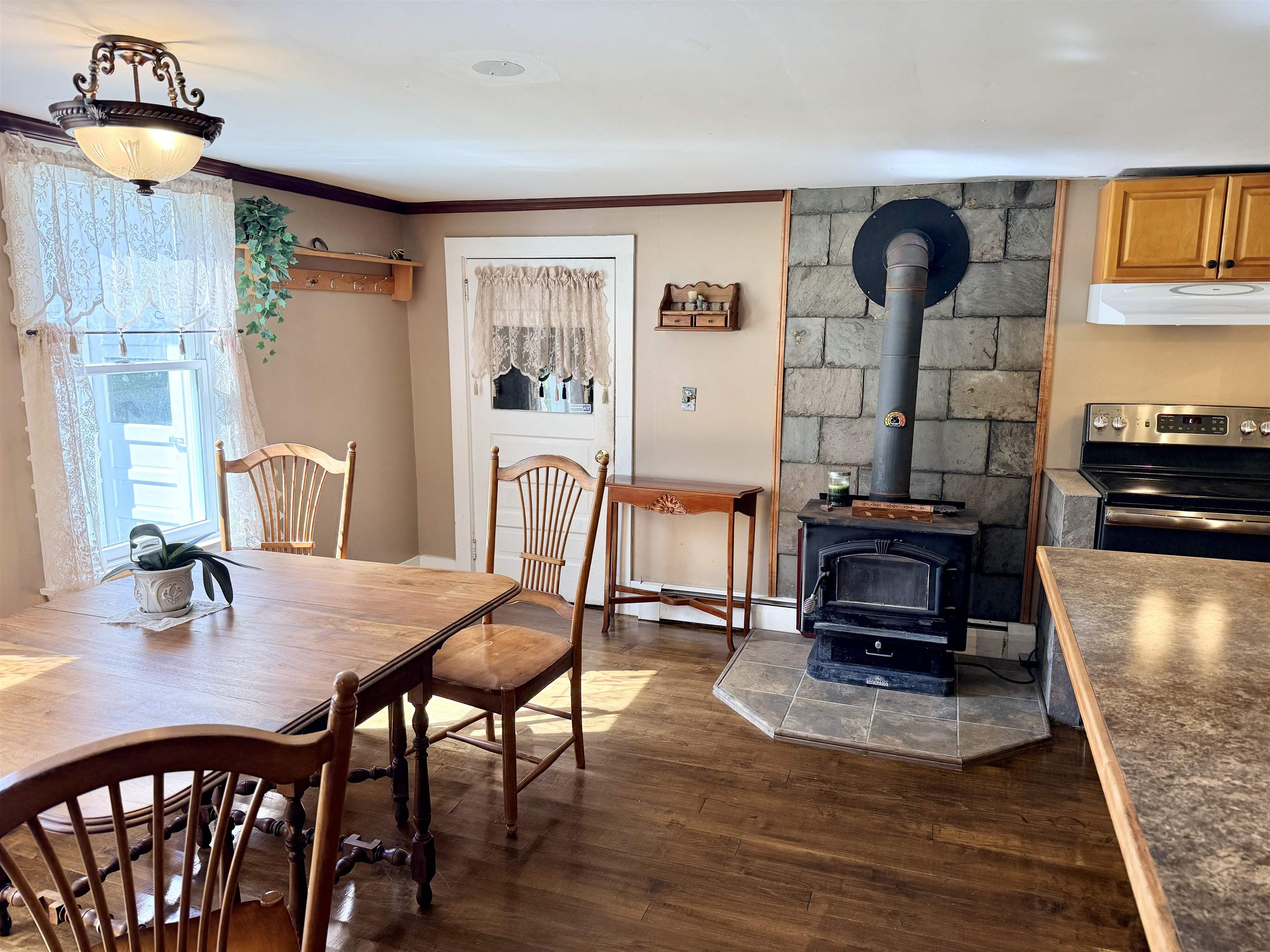672 Huckle Hill Road photo 3