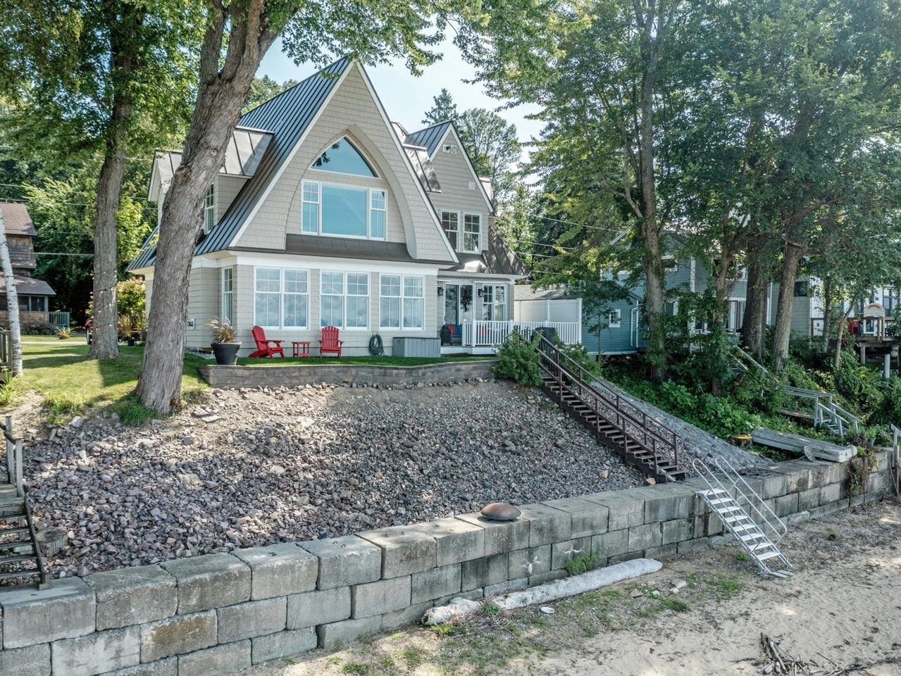 168 Beach Road photo 38