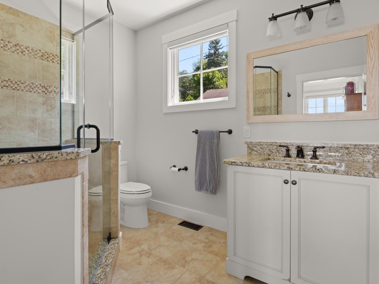 168 Beach Road photo 43