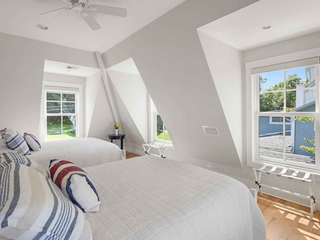 168 Beach Road photo 56