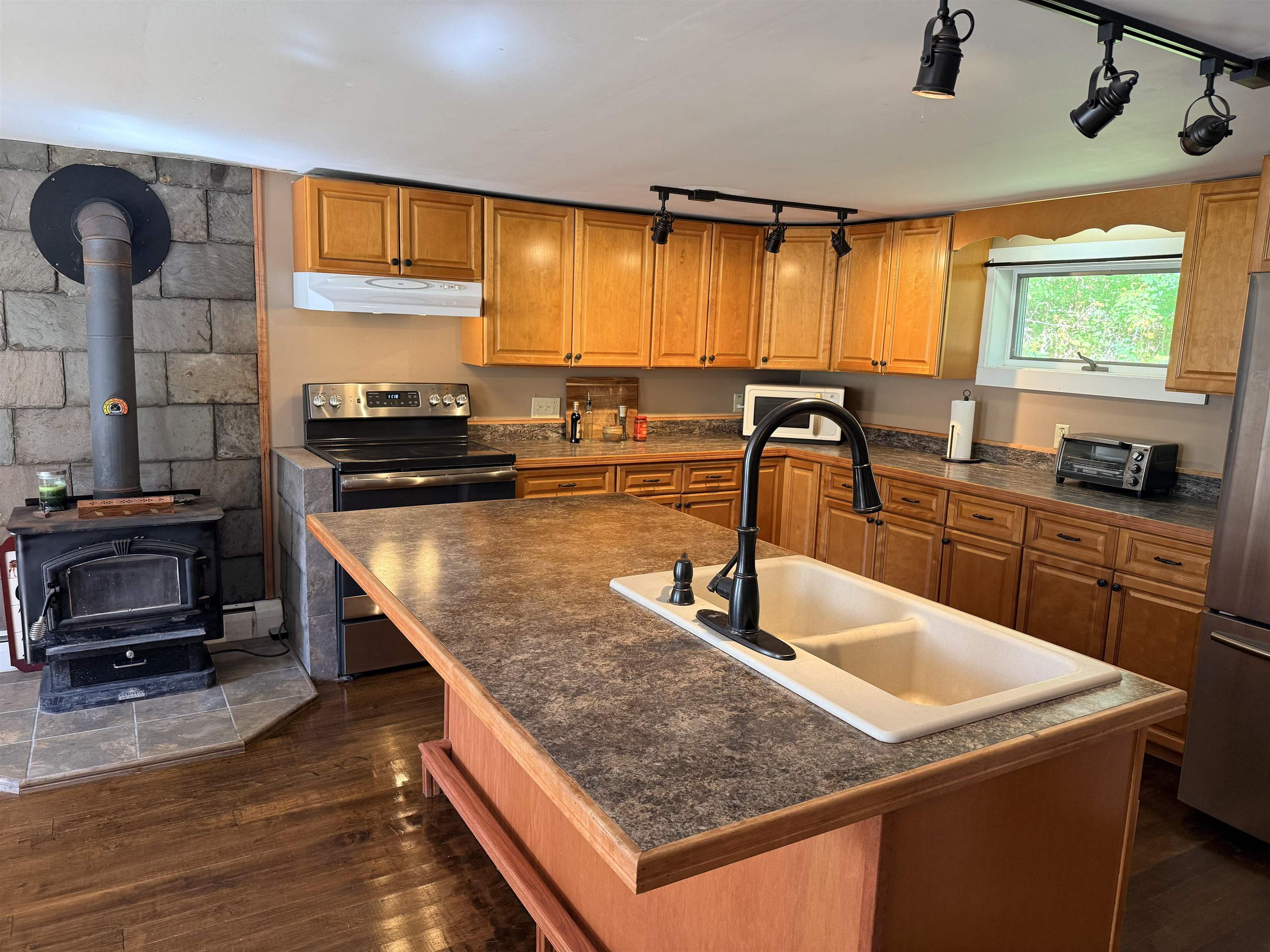 672 Huckle Hill Road photo 9