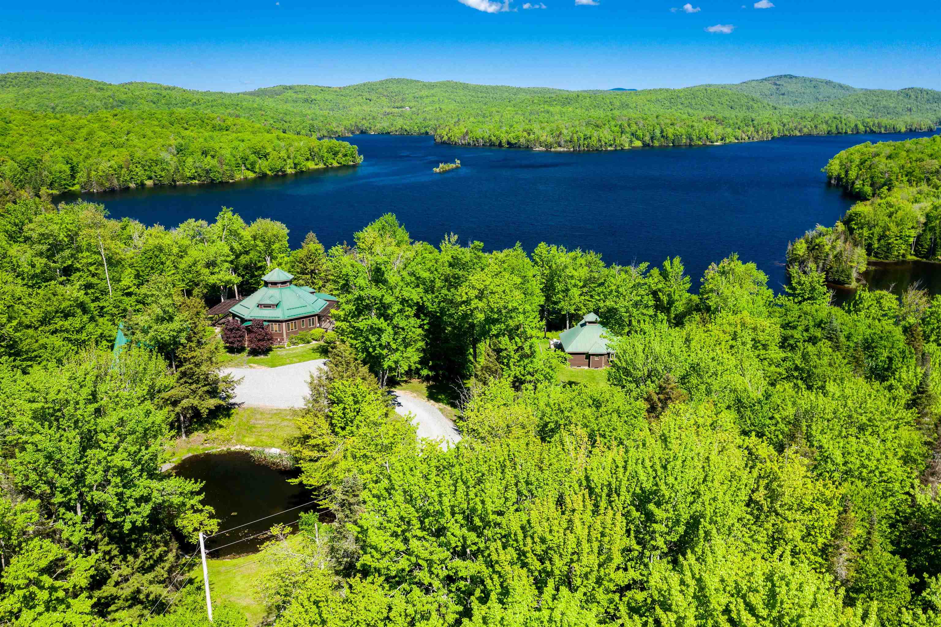 Single Family in Hyde Park VT