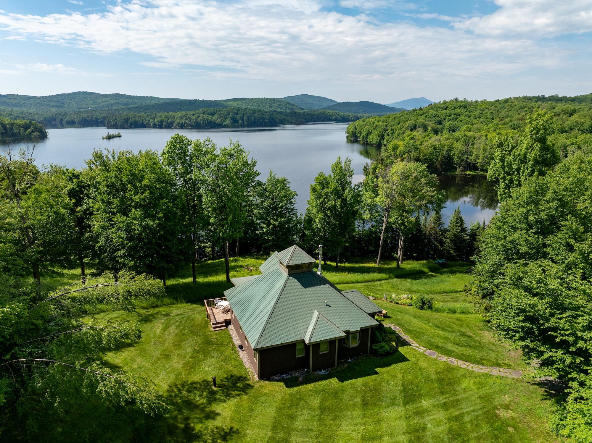 Single Family in Hyde Park VT