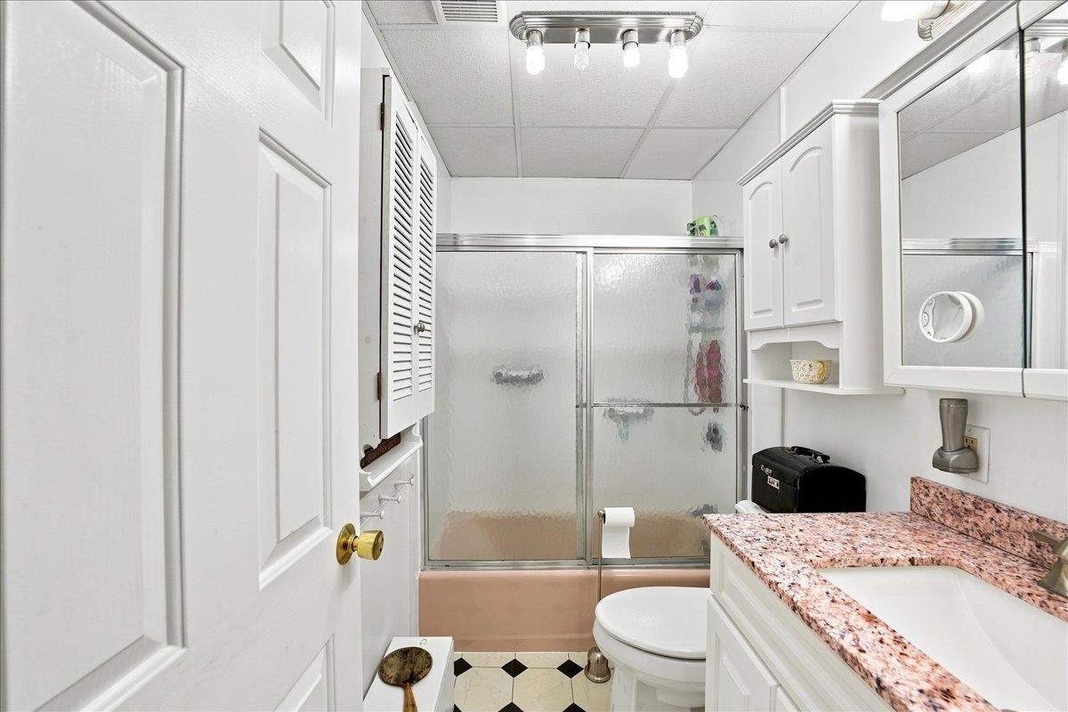 100 Kennedy Drive photo 15