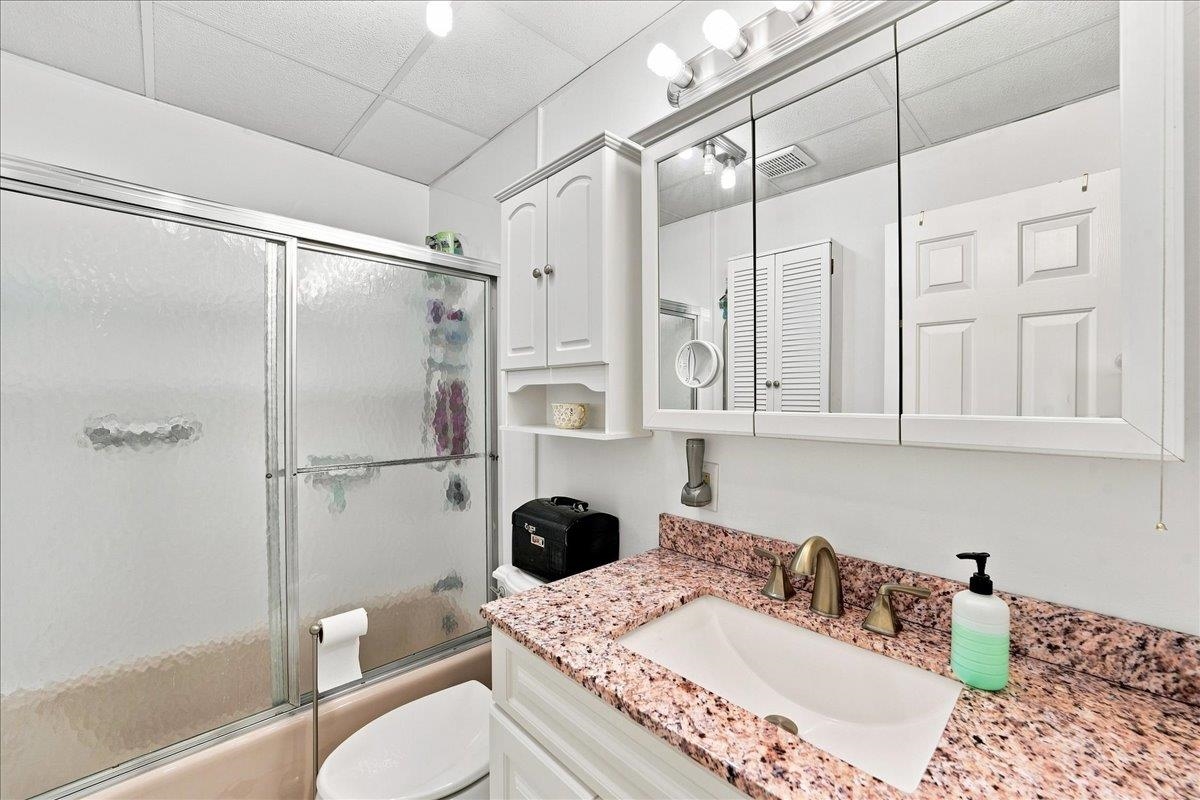 100 Kennedy Drive photo 16