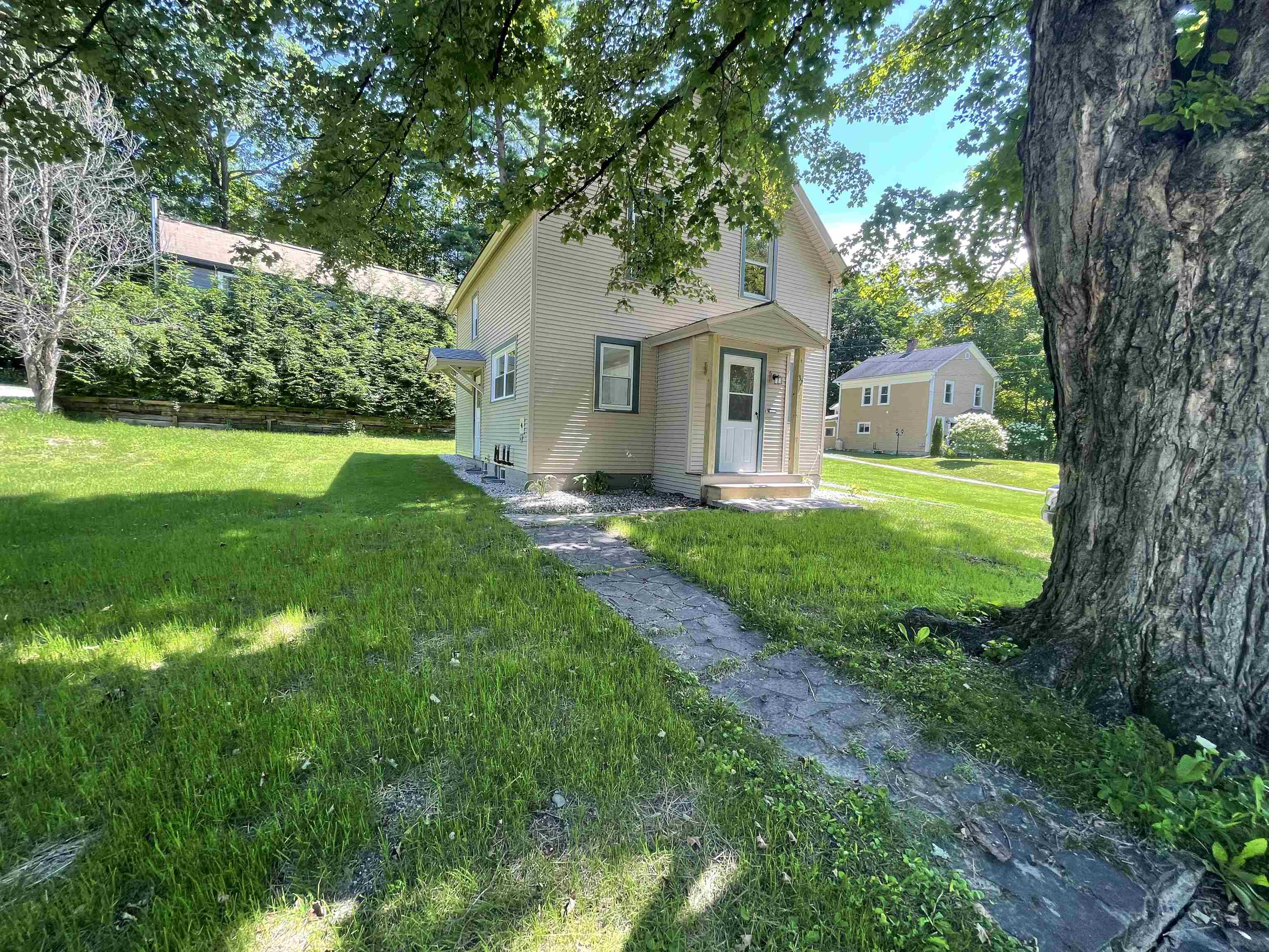 32 Pleasant Street photo 2