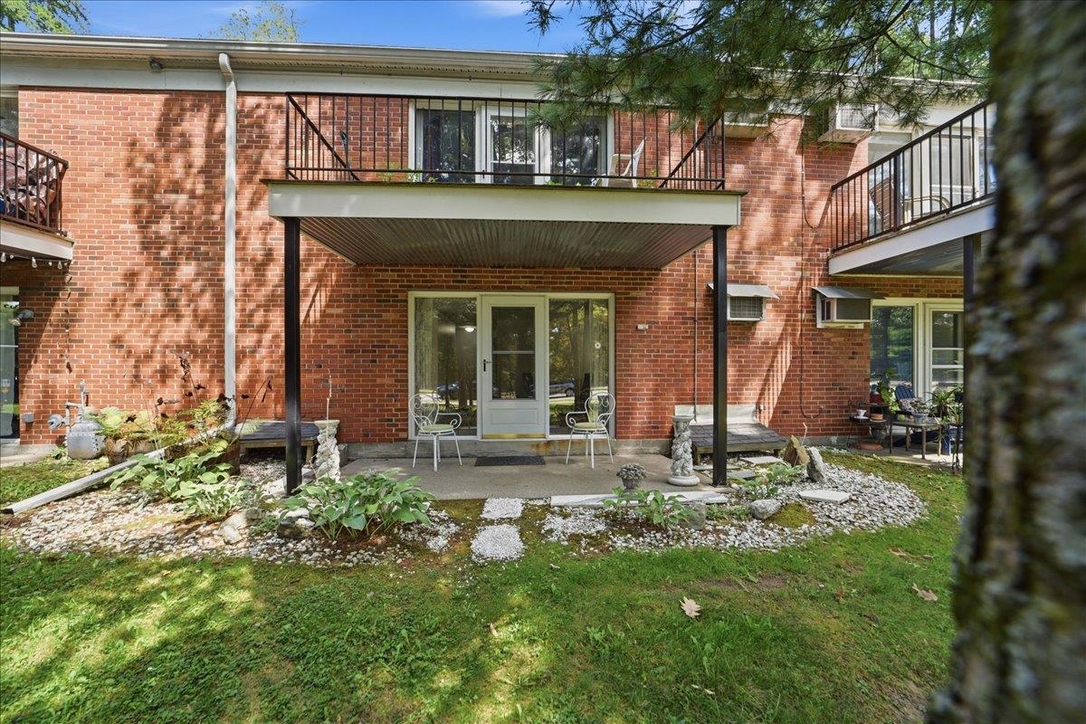 100 Kennedy Drive photo 20