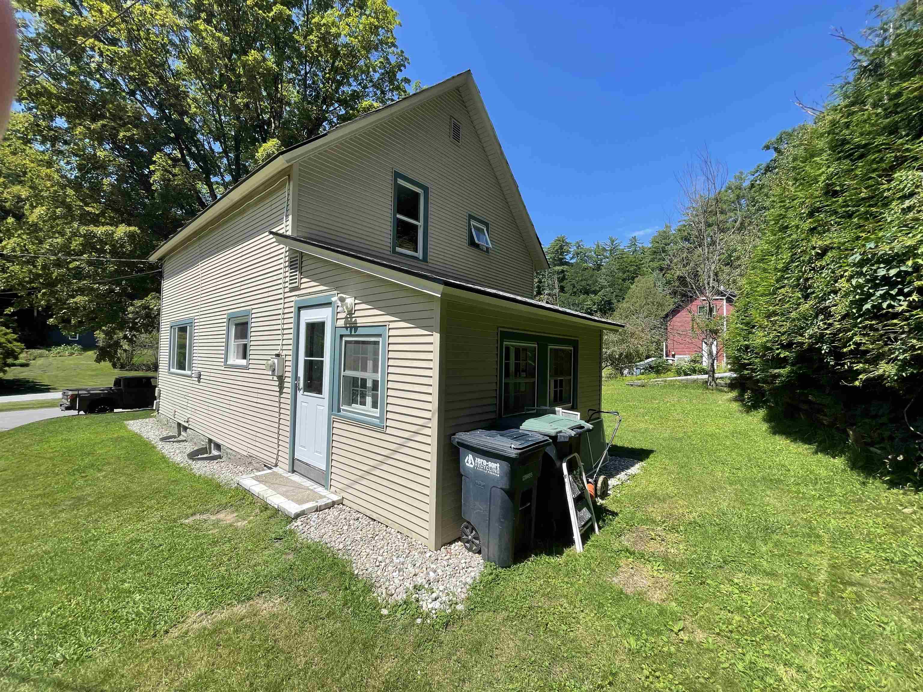 32 Pleasant Street photo 4