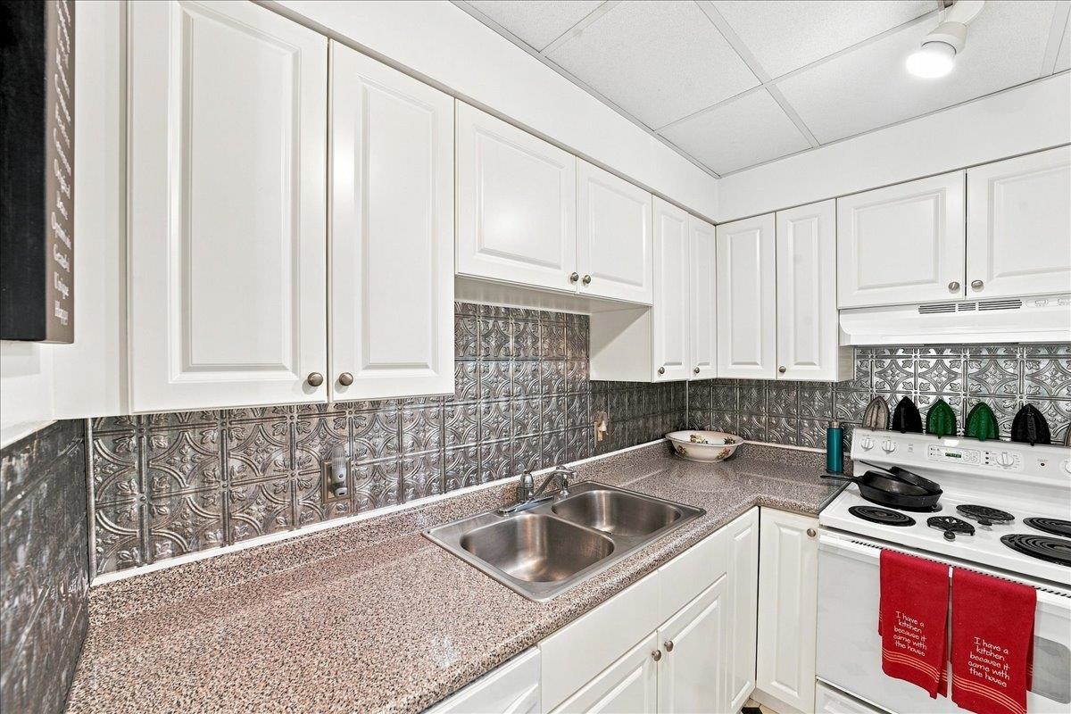 100 Kennedy Drive photo 9