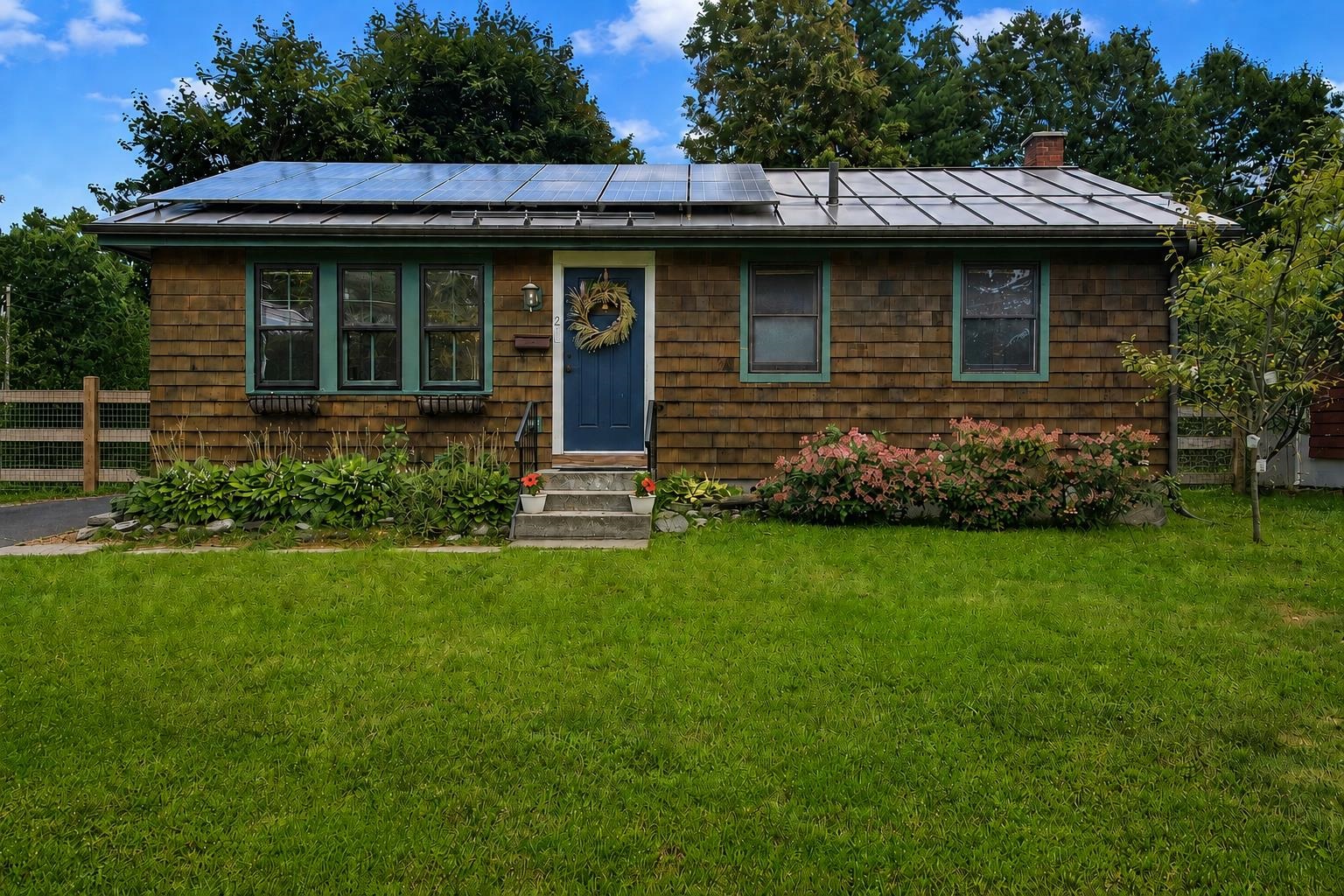 2 Hiawatha Avenue photo 1