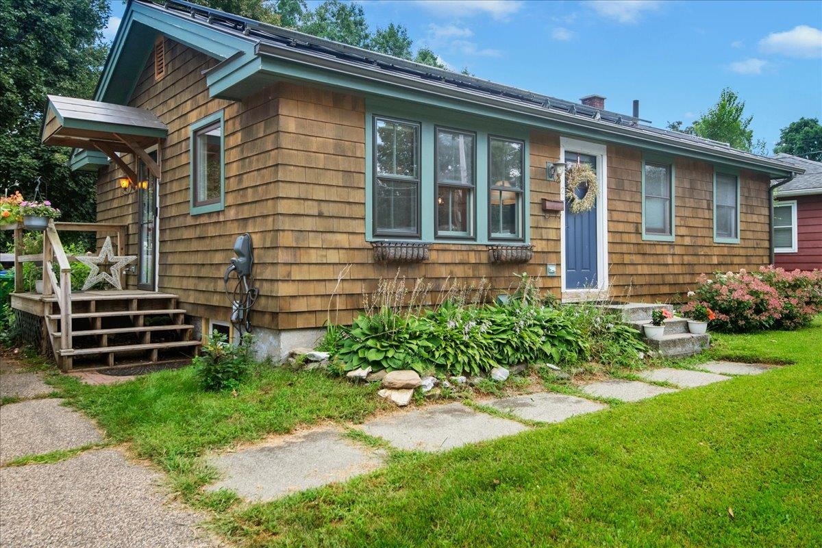 2 Hiawatha Avenue photo 2