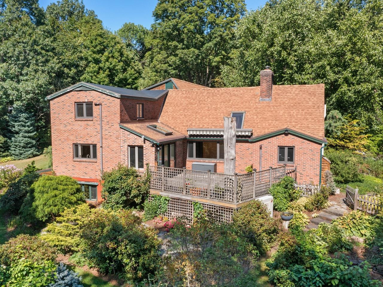 106 Ledge Road photo 1