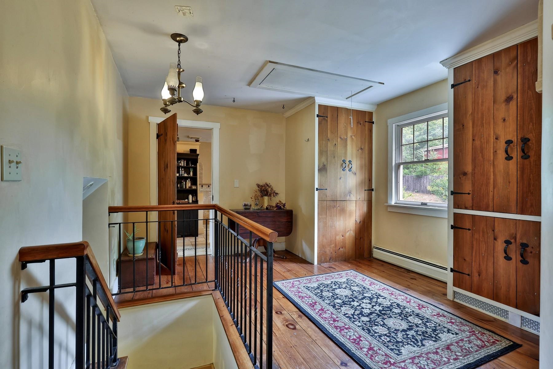 11 Maple Street photo 16
