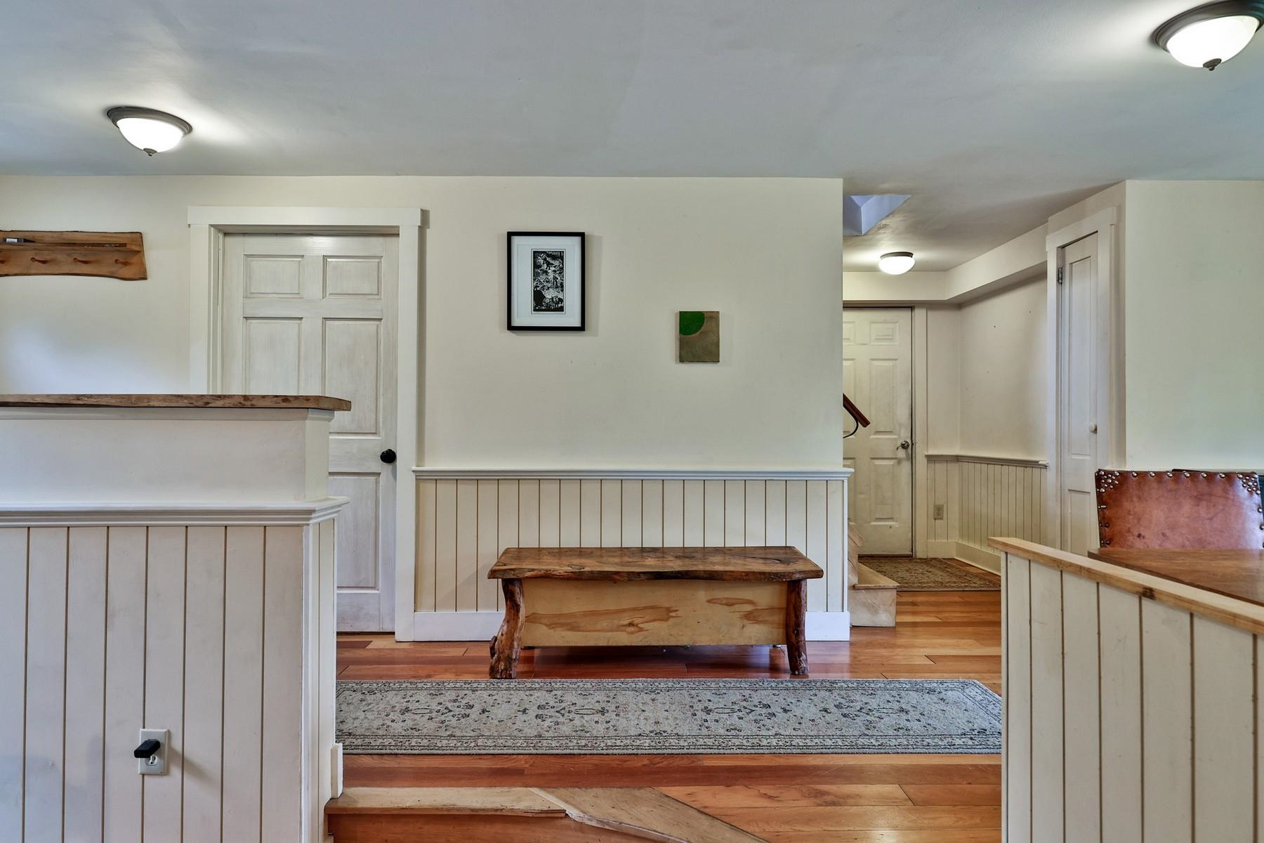 11 Maple Street photo 4