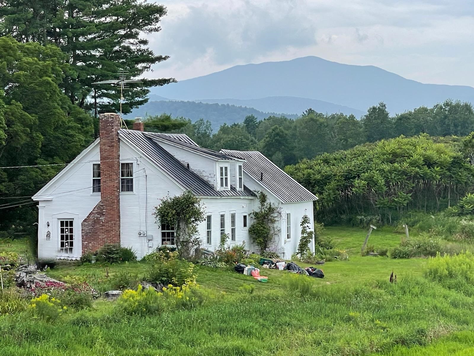 Single Family in Hyde Park VT