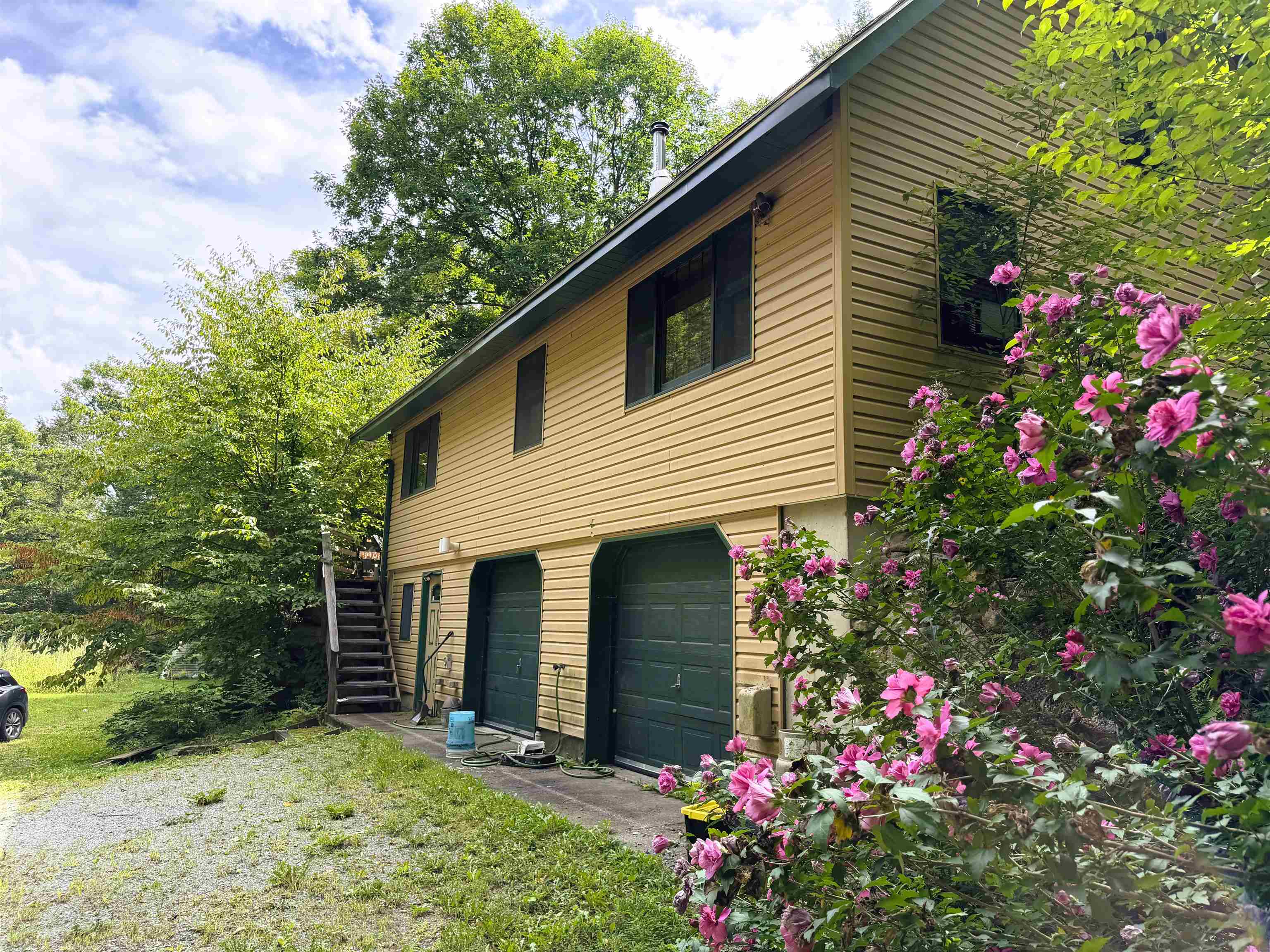 215 Gilbert Road photo 2