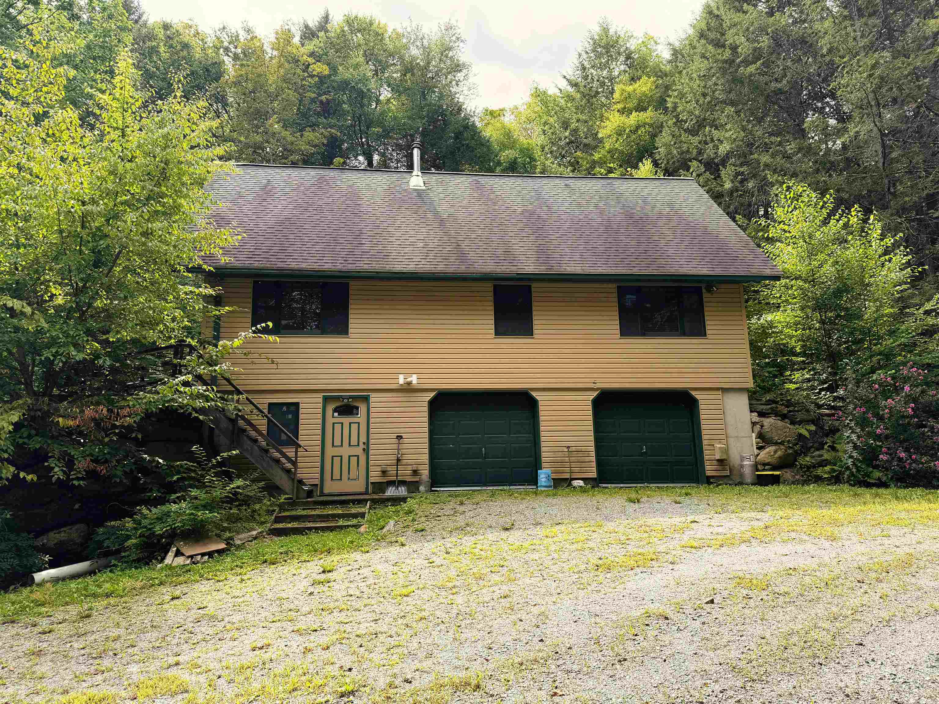 215 Gilbert Road photo 3