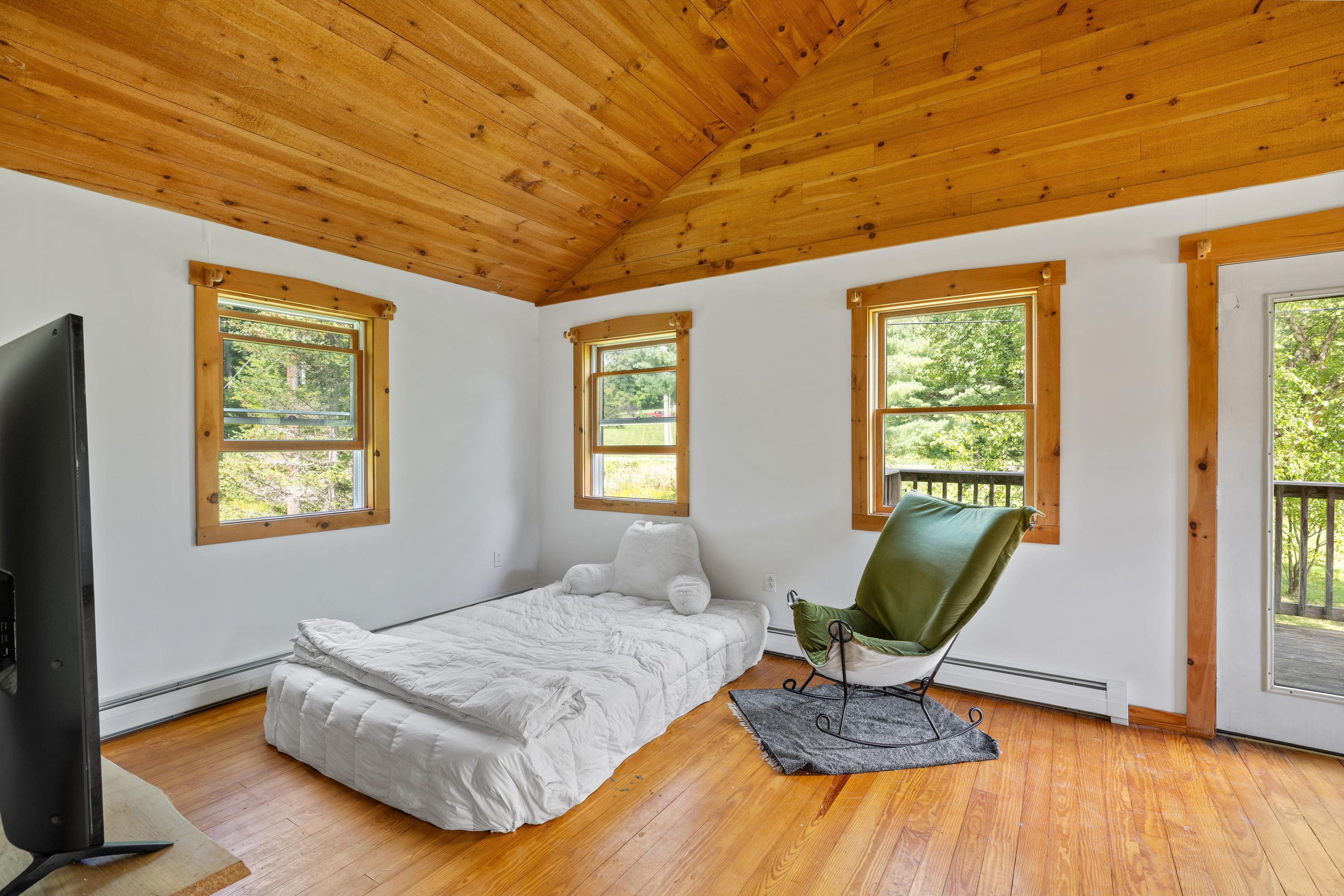 16 Acorn Avenue photo 36