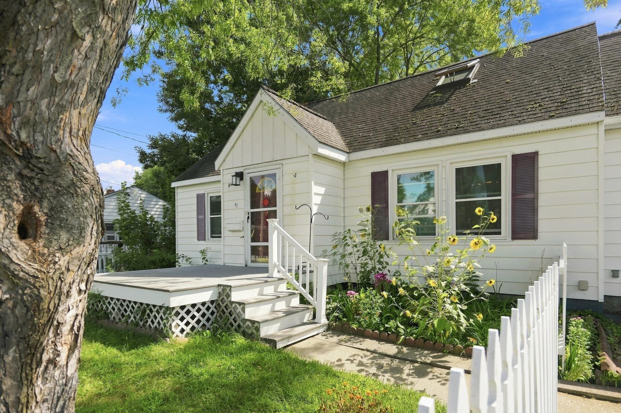 47 McIntosh Avenue photo 1