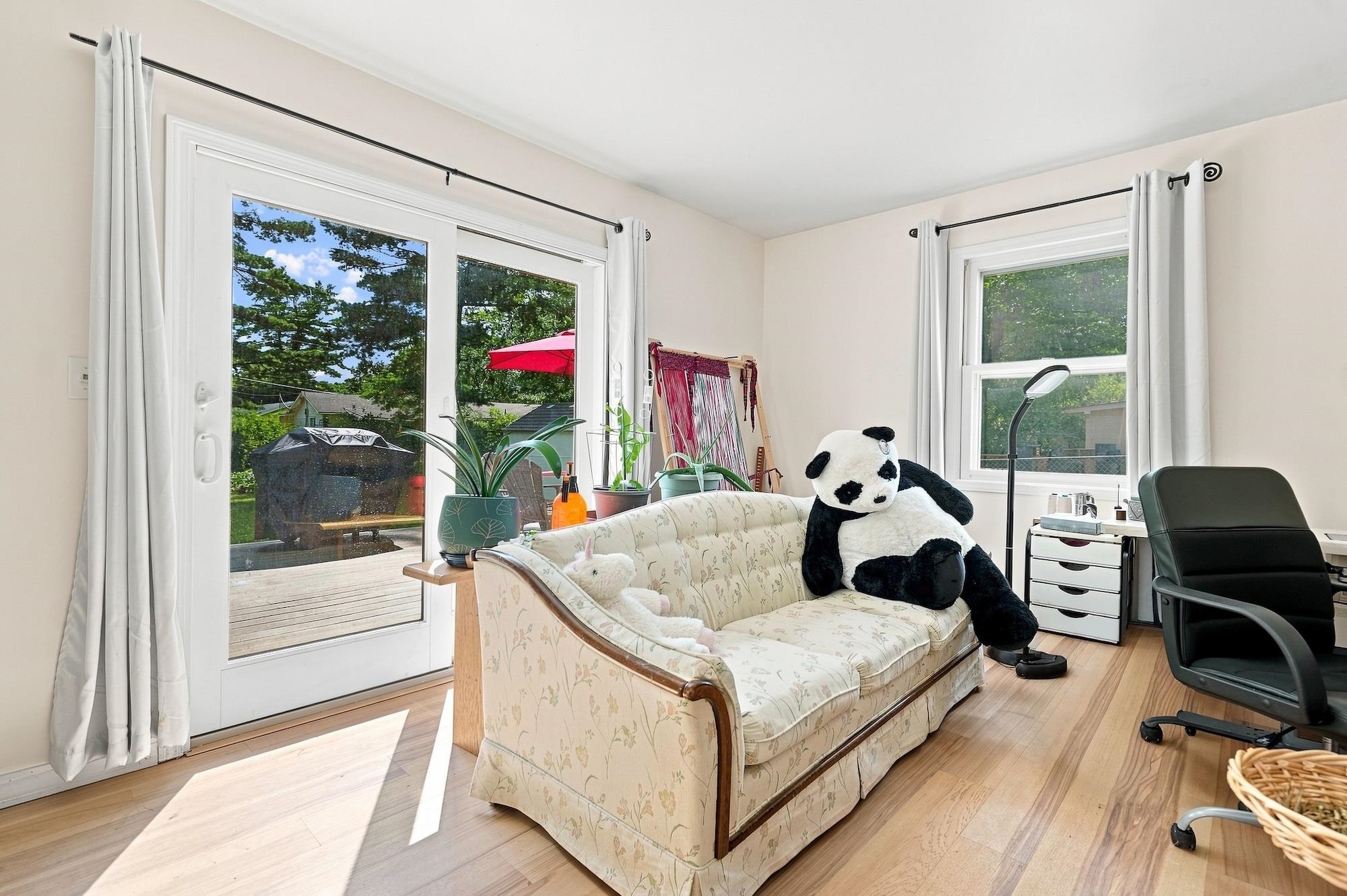 47 McIntosh Avenue photo 17