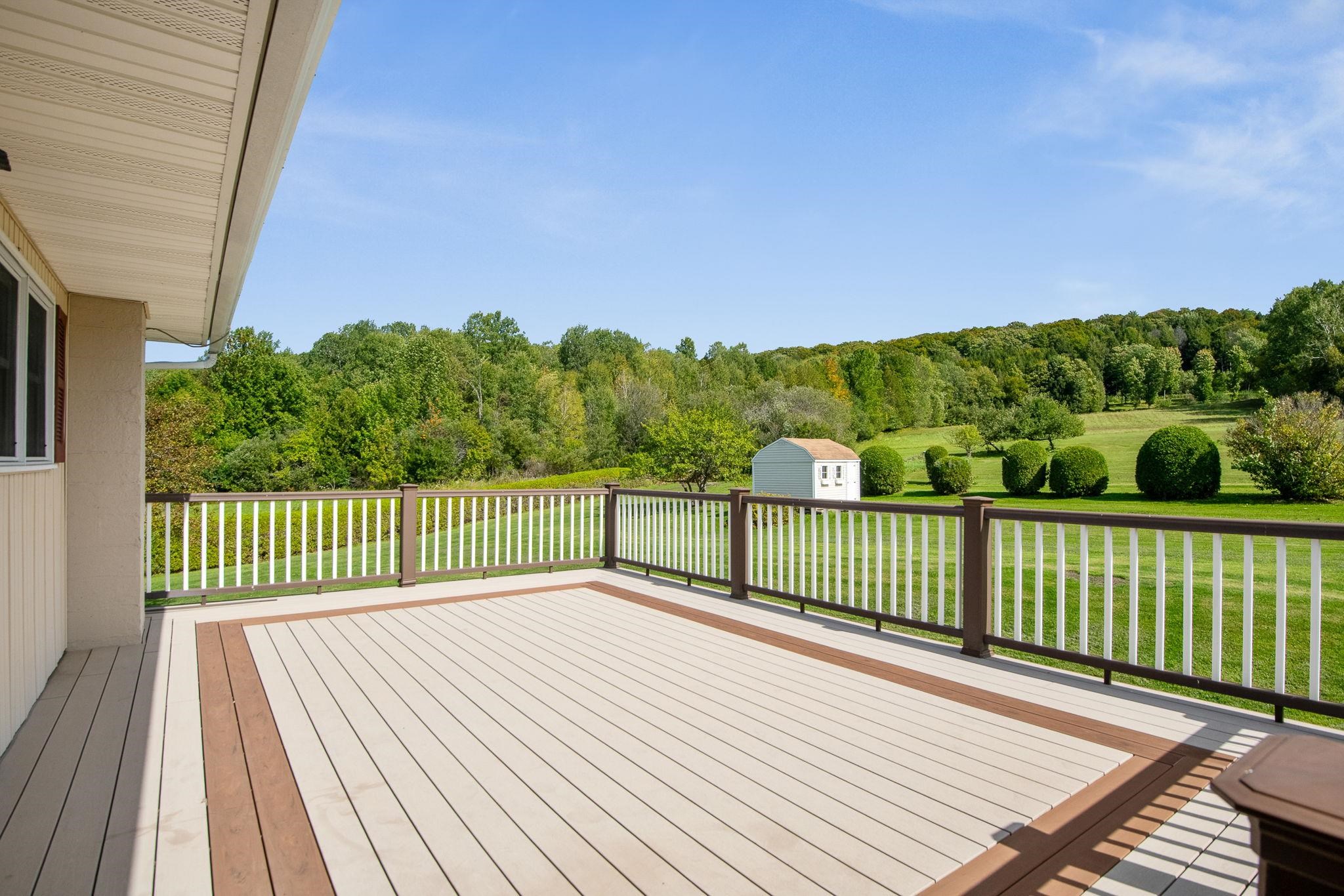 210 McLeod Road photo 18