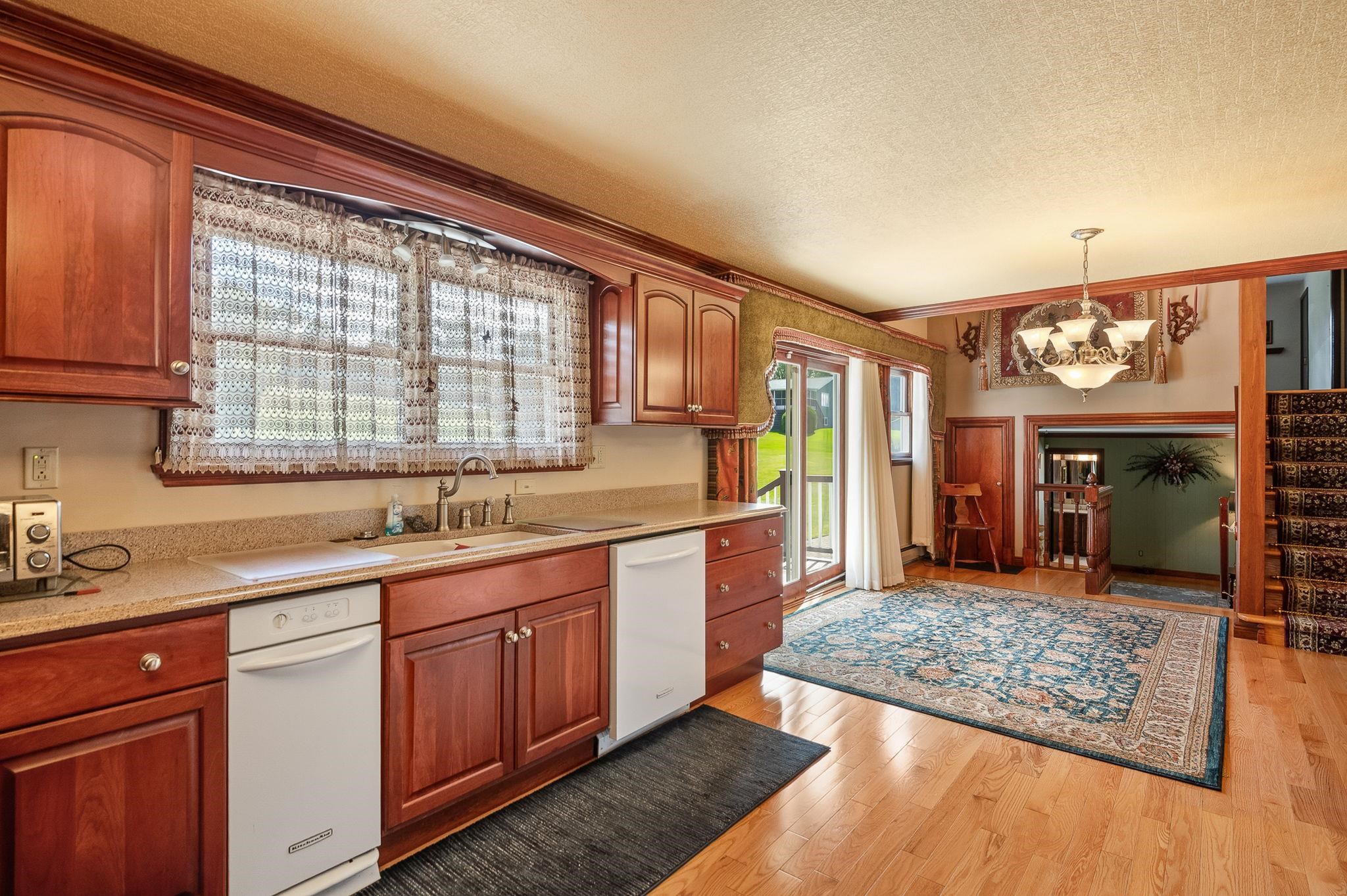 210 McLeod Road photo 19