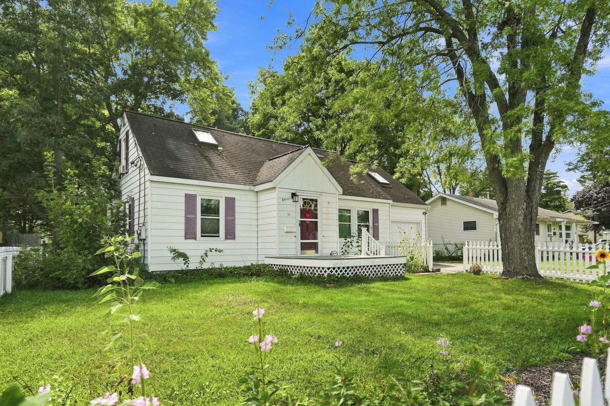 47 McIntosh Avenue photo 2