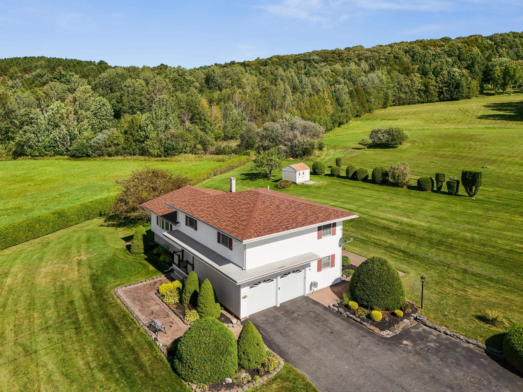 210 McLeod Road photo 2