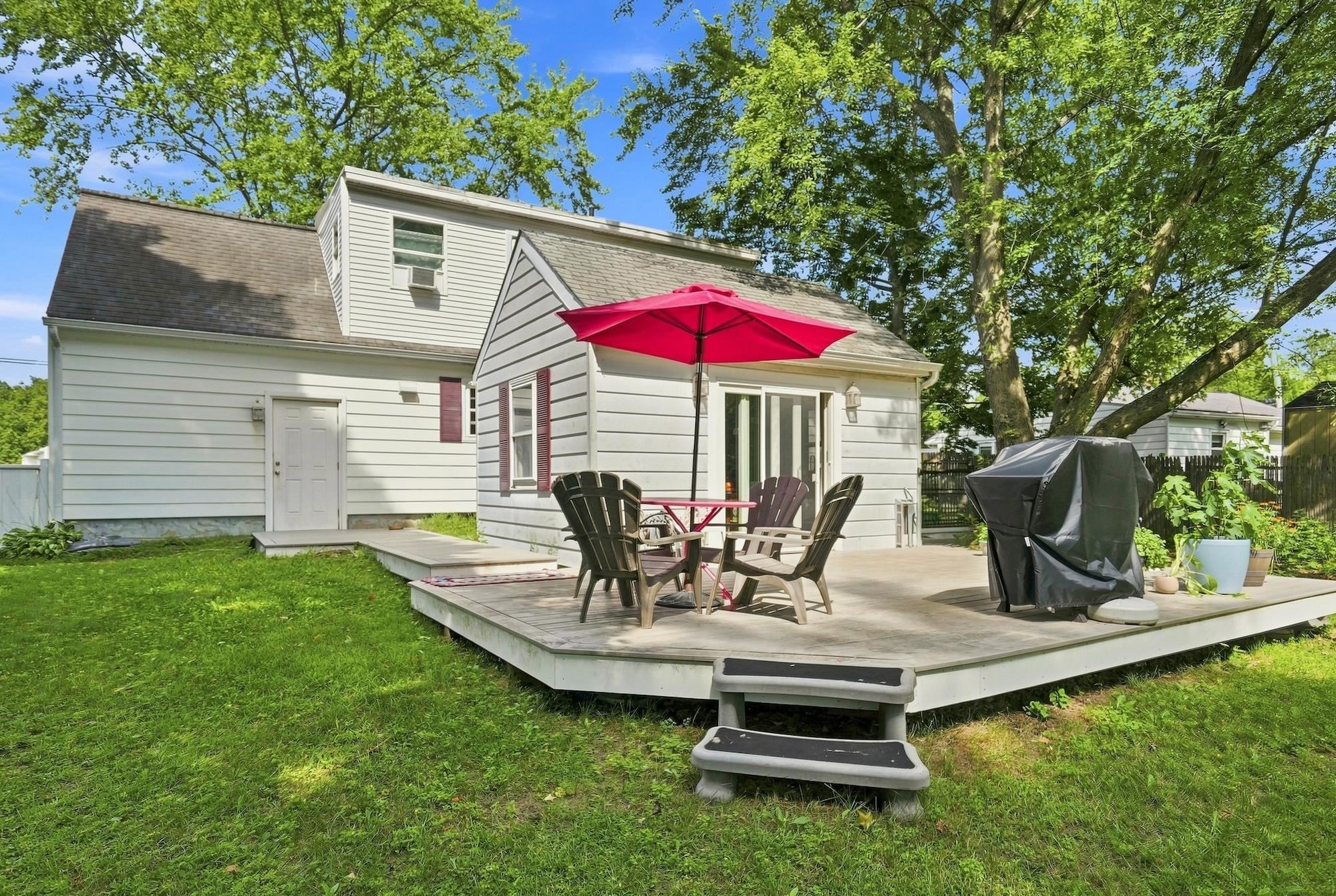 47 McIntosh Avenue photo 29