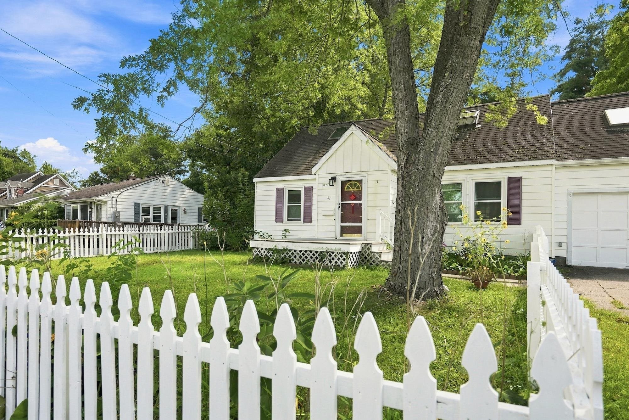 47 McIntosh Avenue photo 3