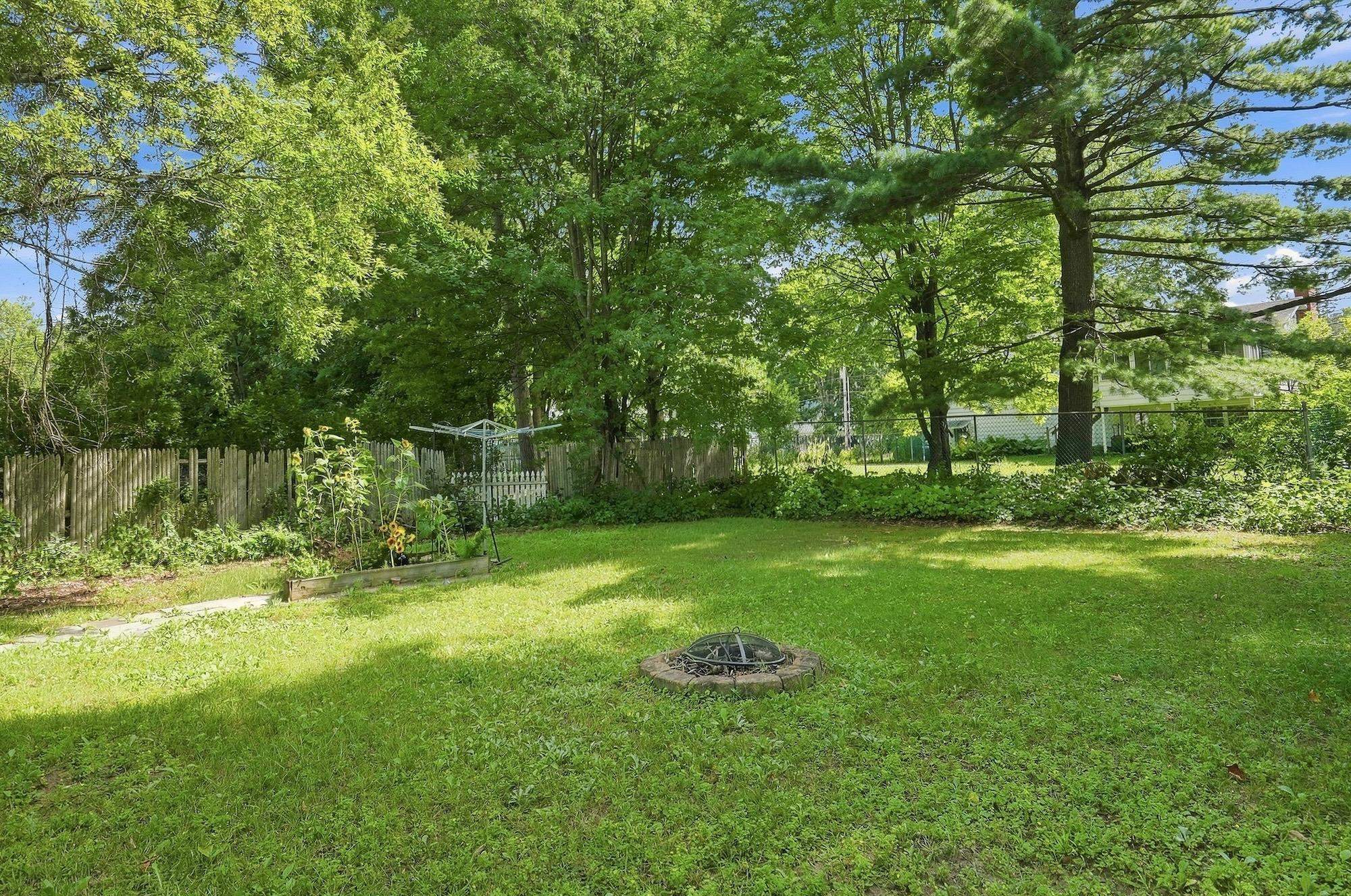 47 McIntosh Avenue photo 30