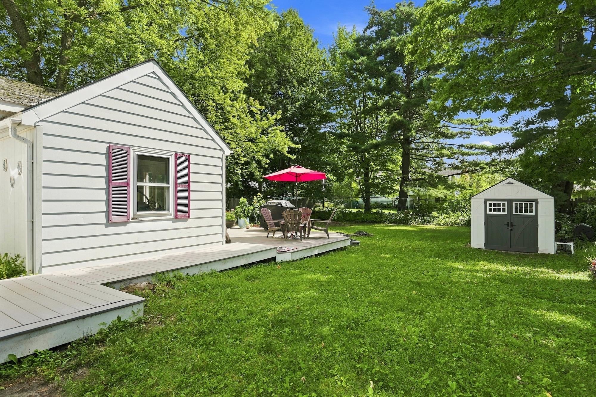 47 McIntosh Avenue photo 31