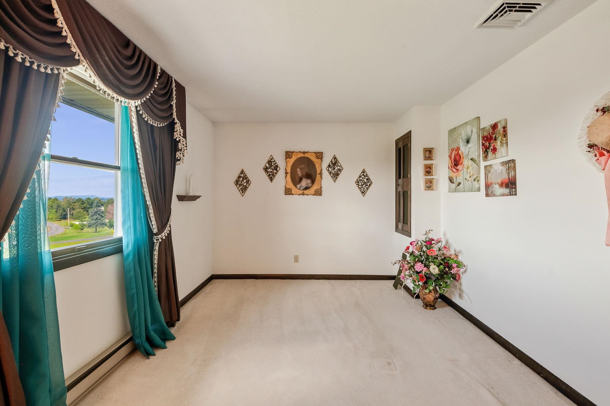 210 McLeod Road photo 33